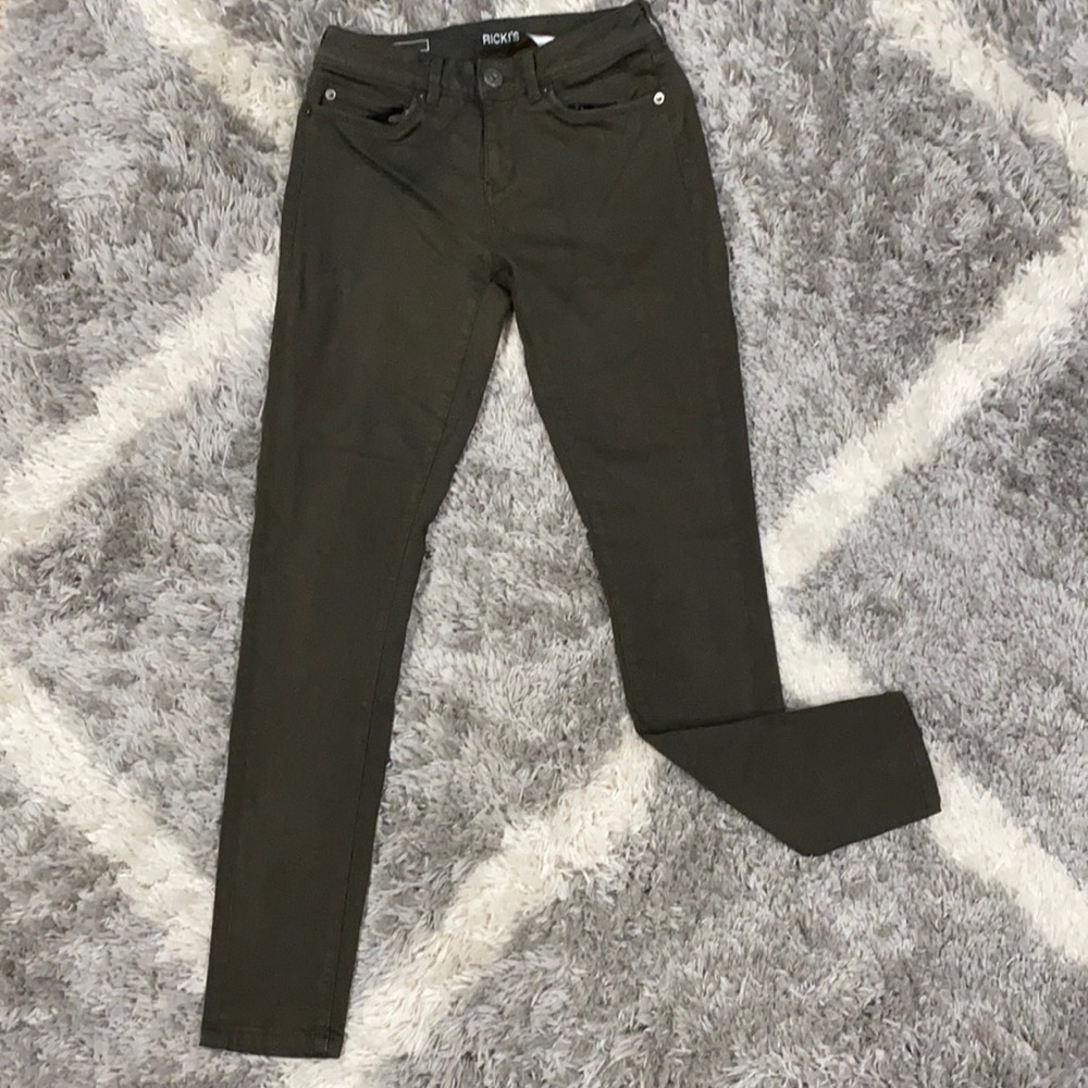 Ricki’s | Woman’s Olive Green Jegging - Size 0